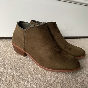 ⚡️ 3 for $45 ⚡️ Wild Diva Brown Suede Boots